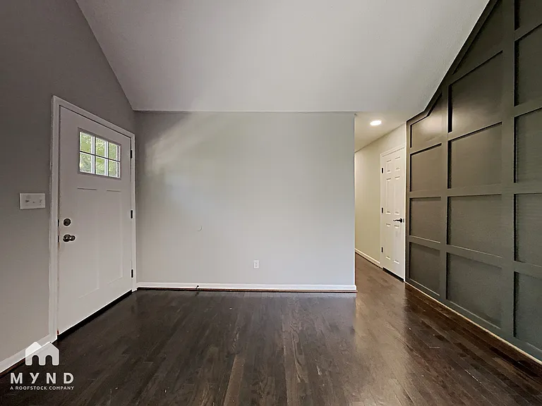 1021 Medina Dr — Photo 7