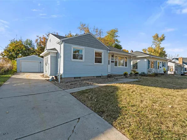 1037 20th St SE, Cedar Rapids, IA 52403