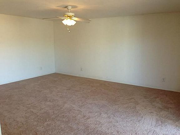 4th image of 461 Price Dr