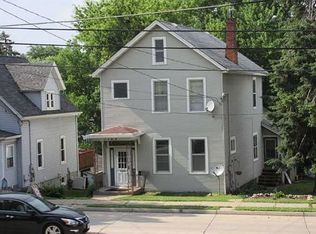 1769 University Ave, Dubuque, IA 52001