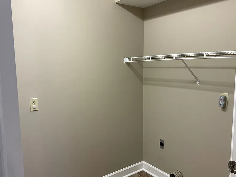 100-105 Regency Park Dr — Photo 12