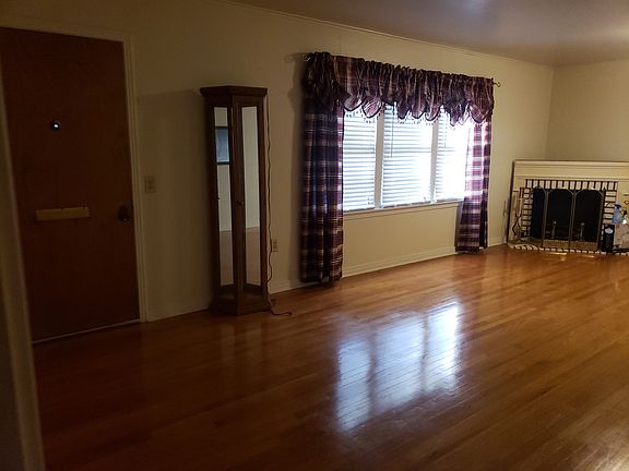 Living room, nice hardwood