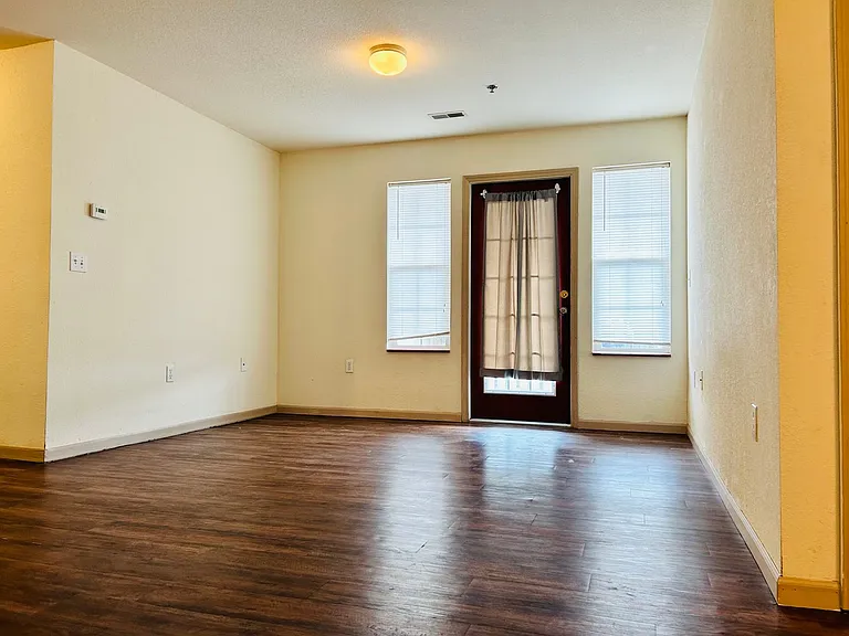 913 Westridge Dr #14 — Photo 8