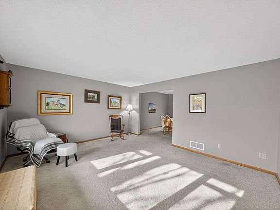 5th image of 1401 36th St SW