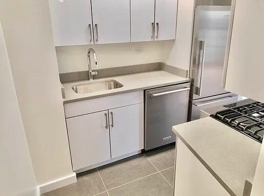 Rented by Olympia House Delaware LP | media 6