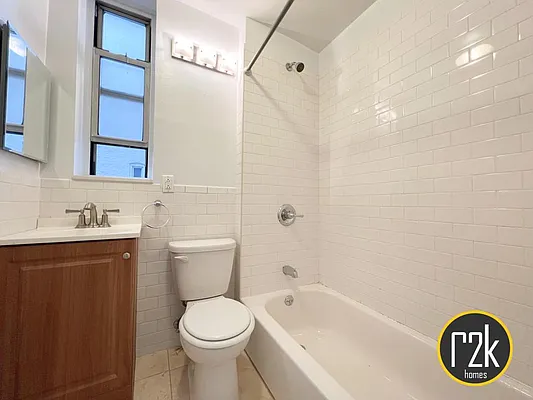 Rented by Realty 2000 Corp | media 10