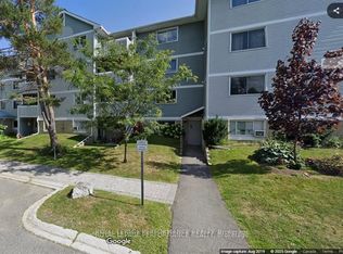 212 Viewmount Dr #109, Ottawa, ON K2E7X2