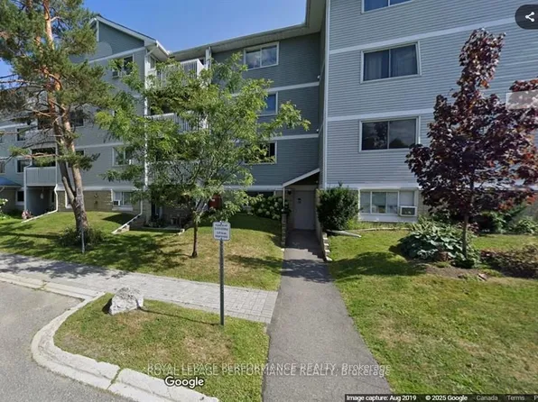 212 Viewmount Dr #109, Ottawa, ON K2E 7X2