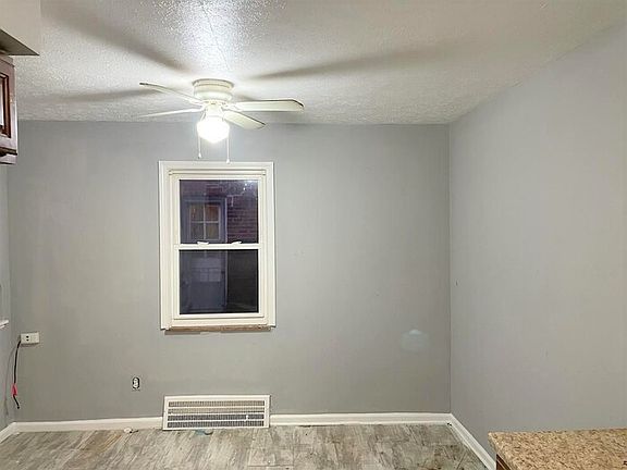 3rd image of 23760 Hartland Dr