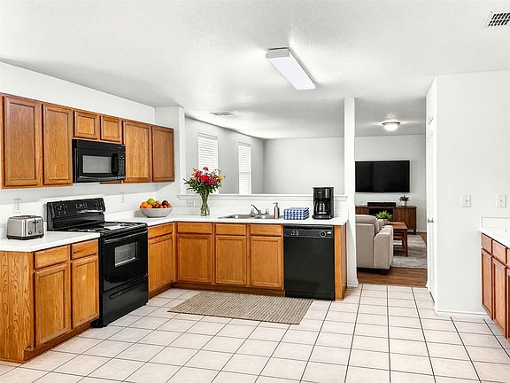 5th image of 8431 Redheart St