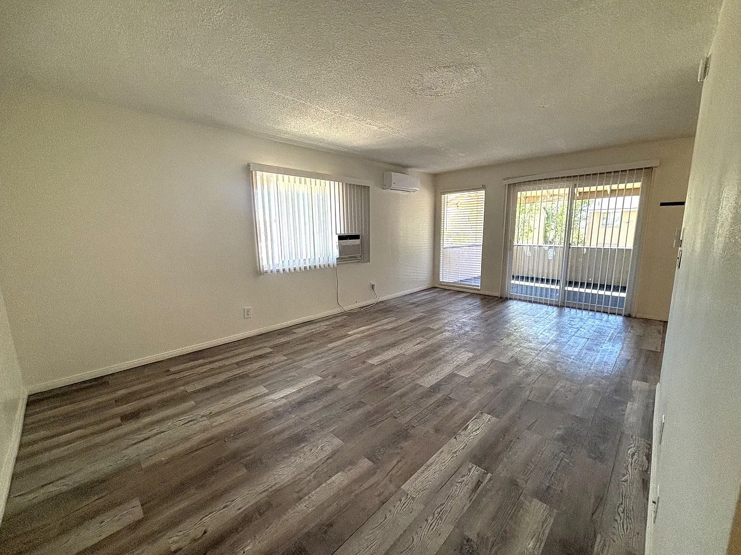 21301 Lakeshore Dr. #8 — Photo 4