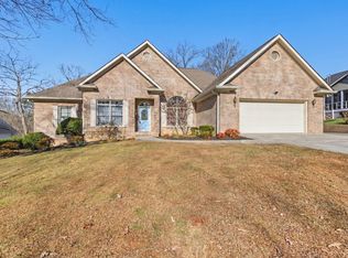 1096 Harbor Landing Dr, Soddy Daisy, TN 37379