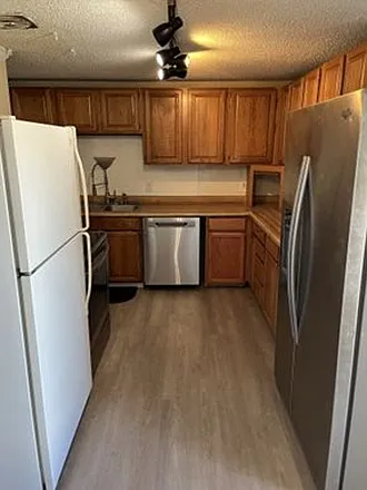 3 bed, 1582 sqft, $2,150 — Photo 4