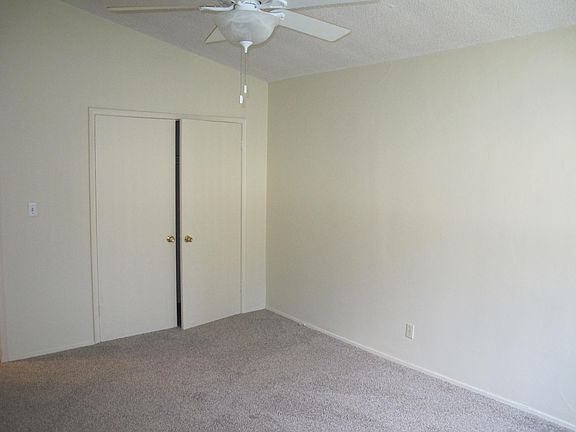 4th image of 2727 Montrose Ave APT 10