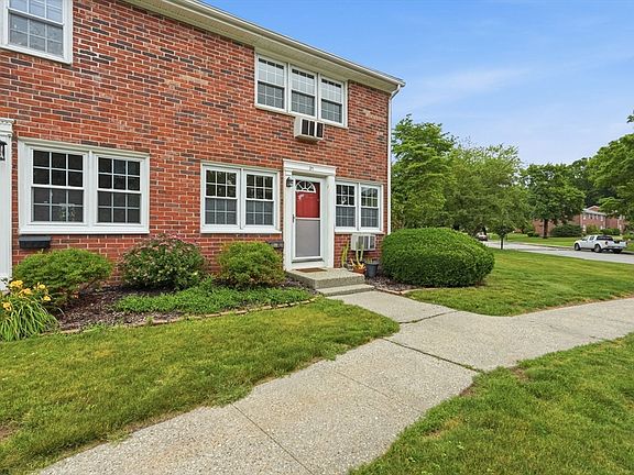 3rd image of 540 Granby Rd #21
