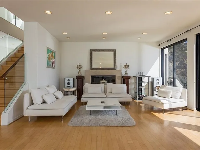 1326 Skyline Dr — Photo 11