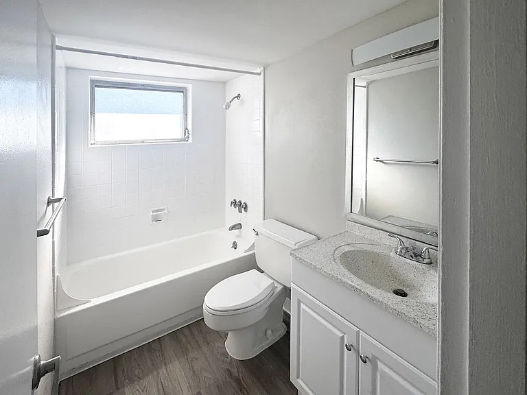 Park Apartments — Photo 15