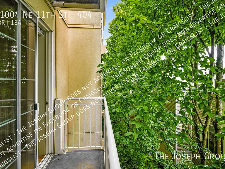 11004 NE 11th St #404 — Photo 19