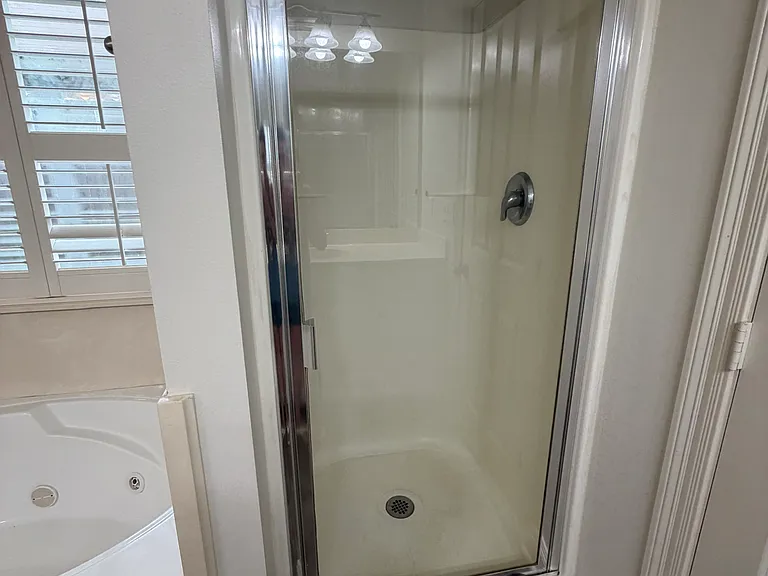 3001 Northbank Dr — Photo 38