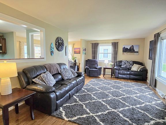 4th image of 1607 Evans Ave