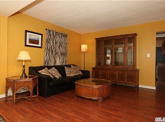 3rd image of 28 Francine Dr N