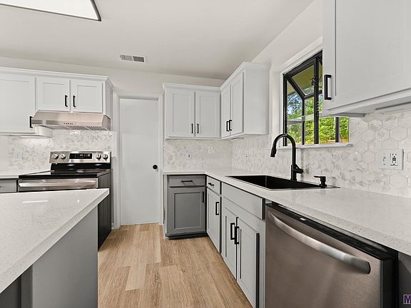 4th image of 5473 Fairway Dr