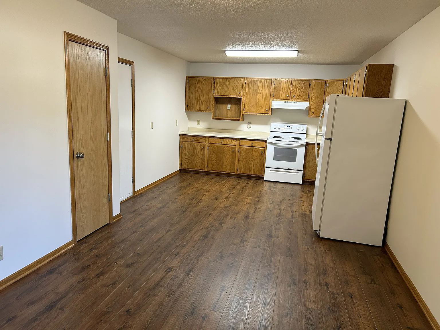 3 bed, 1000 sqft, $1,350 — Photo 4