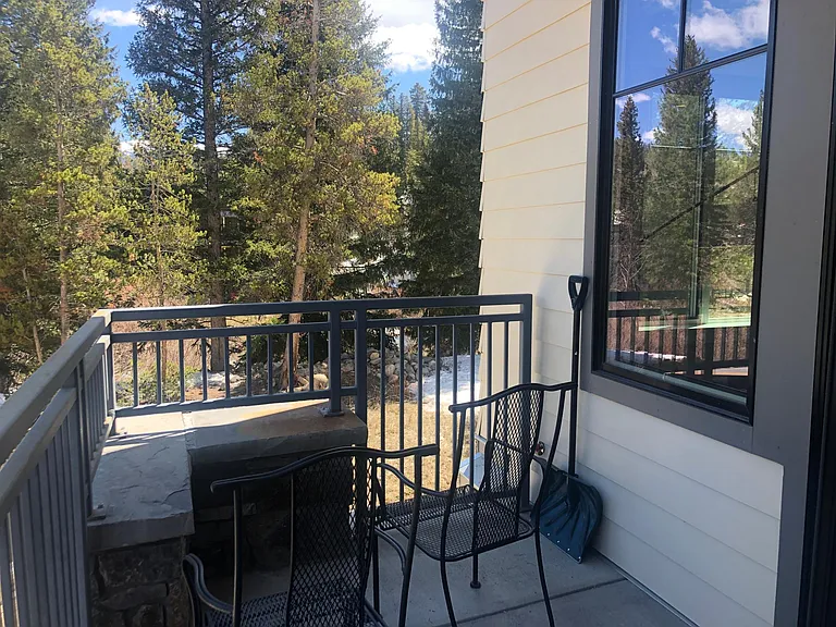 Outdoor deck