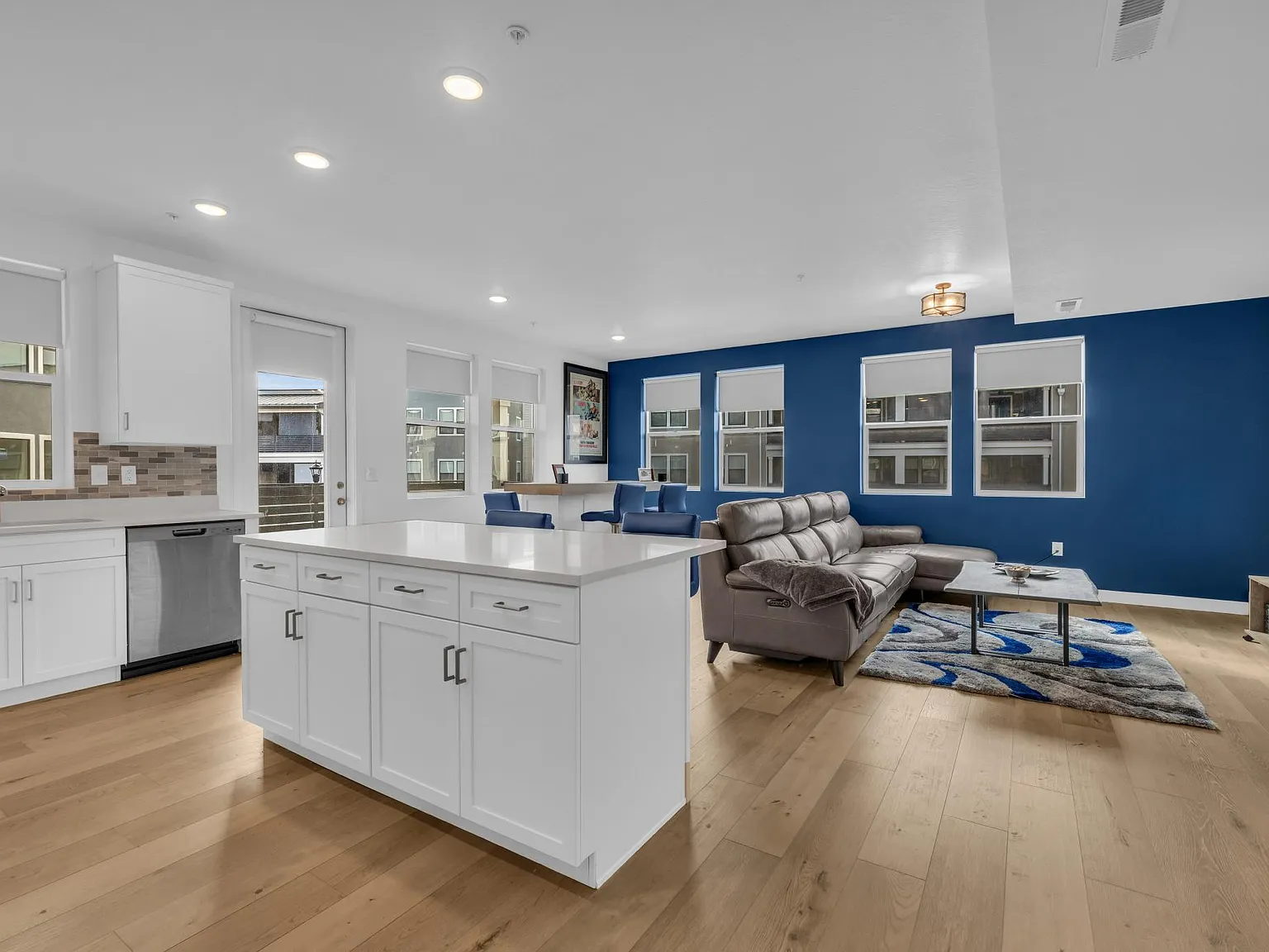 3 bed, 1700 sqft, $2,700 — Photo 3