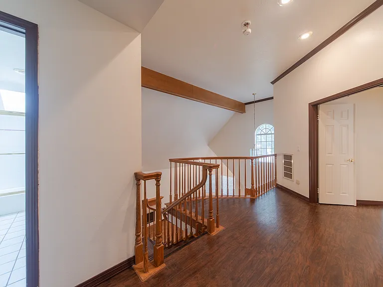 218 E Newman Ave — Photo 16