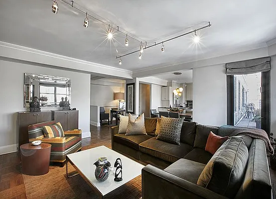 Sold by Warburg | media 8