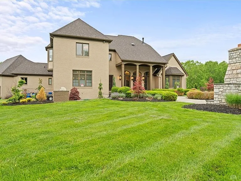 9020 Whisperinghill Dr — Photo 90