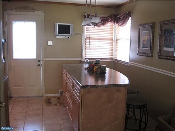 5th image of 5025 Forrest Ave
