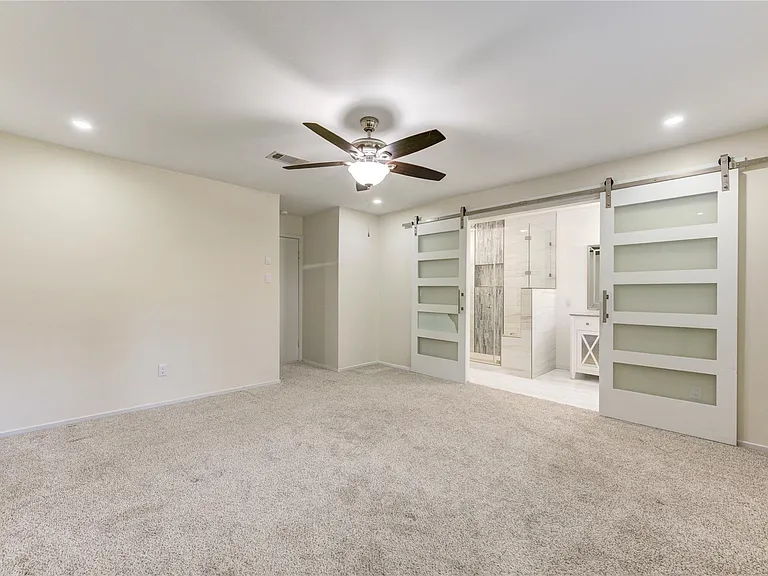 2114 River Village Dr — Photo 31