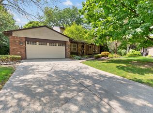41101 Croydon Ct, Northville, MI 48168