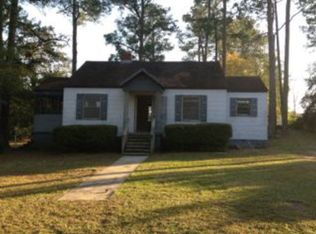 251 W Columbia Ave, Lyons, GA 30436