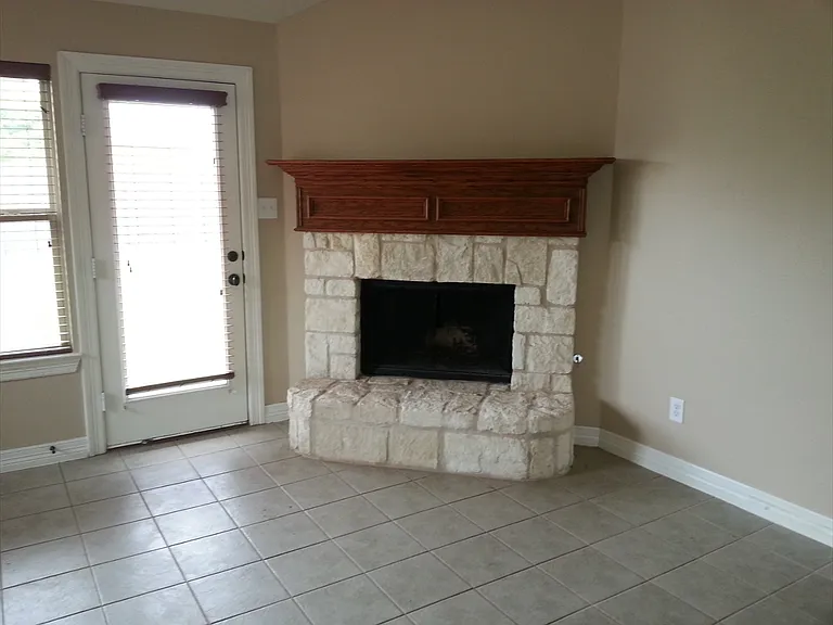 1525 Rosson Rd — Photo 7