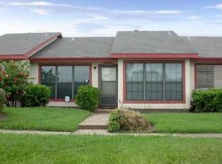 10127 Schaper Dr, Galveston, TX 77554