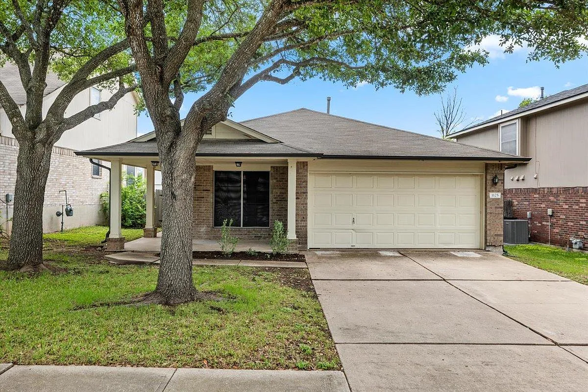3 bed, 2.0 bath, 1355 sqft, $1,900 — Photo 2