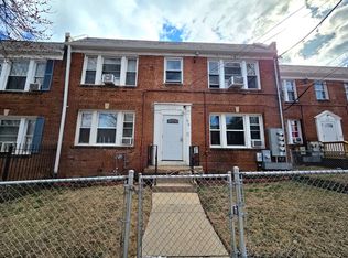 Newly Renovated 1 BR + Den/1 BA Apartment in Fairlawn!, Washington, DC 20020