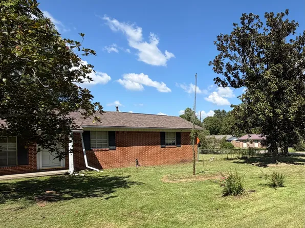2033 Harold St, Laurel, MS 39440
