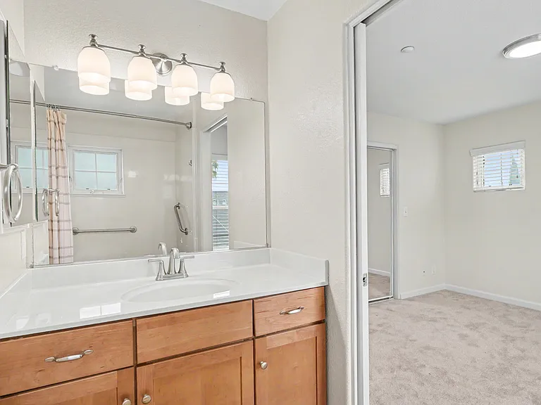 808 Lenzen Ave #107 — Photo 28
