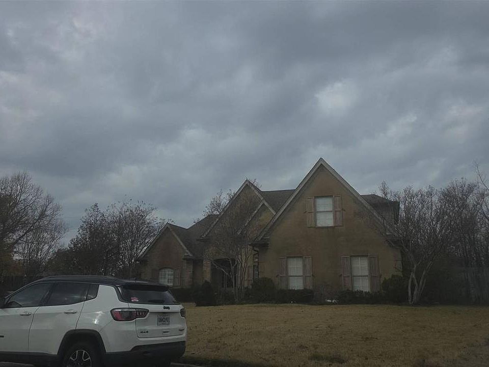 2nd image of 3637 Thorn Tree Ln