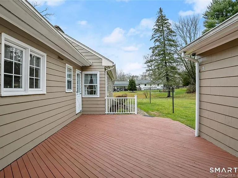 501 Lambert Rd — Photo 20