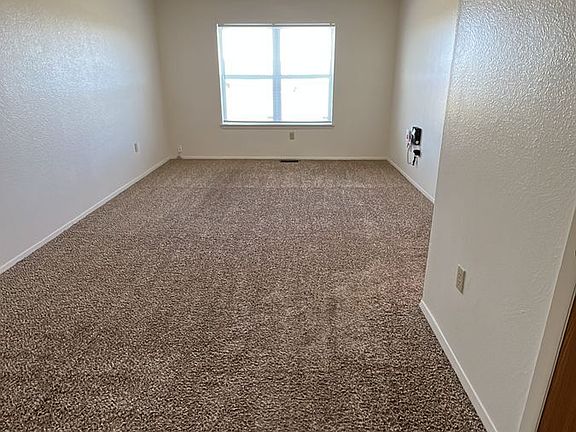 3rd image of 1105 Dakota Dr