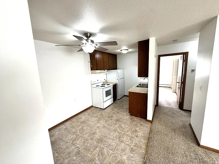 Golfview Apartments — Photo 7