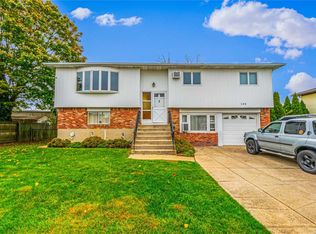 109 Washington Pl, Massapequa, NY 11758
