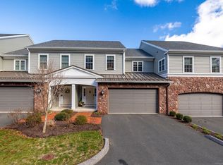 8 Mill Pond Ln APT C, Simsbury, CT 06070