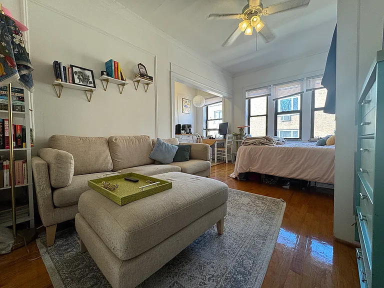 3812 N Pine Grove Ave — Photo 2