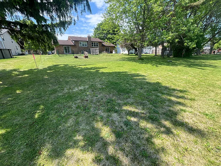 S70W13424 Fennimore Ln — Photo 2